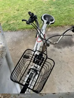 在庫処分折りたたみ自転車 6段変速２６インチミニベロ ママチャリカゴ付【白】のサムネイル