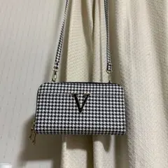 ハウンドトゥースパターン ショルダーバッグ V字ロゴ付き