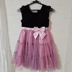 黒とピンクのノースリーブワンピース