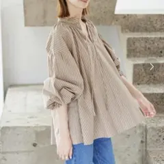 SLOBE IENA フリルカラーギャザーブラウス　ベージュ