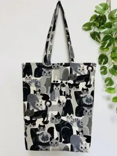 ハンドメイド　トートバッグ　買い物バッグ　エコバッグ　肩掛け　猫いっぱい柄（黒）