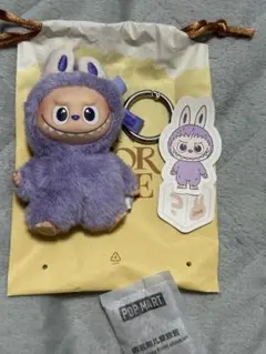 POPMART Pin For Love イニシャルラブブ ？