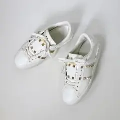 VALENTINO ロックスタッズ スニーカー 白 イタリア製 37 24cm VALENTINO ロックスタッズ スニーカー 白 イタリア製 37 24cm - メルカリ
