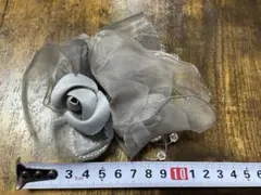 グレー系　花モチーフブローチ　コサージュ　卒業式　入学式　レディース