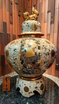 薩摩焼　大壺　置物　花瓶　飾り　インテリア　伝統的な日本の陶器 薩摩焼 大壺 置物 花瓶 飾り インテリア 伝統的な日本の陶器