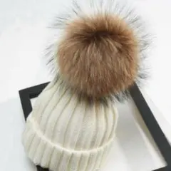 ビッグポンポン　18cm ラクーンファー　ニット帽　ホワイト 新品