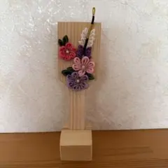 ハンドメイドちりめん細工 花飾り 台座付き羽子板 プレゼント、正月、お雛様飾り