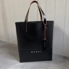 美品 MARNIマルニ オールブラックトライベッカ TRIBECA トートバッグのサムネイル