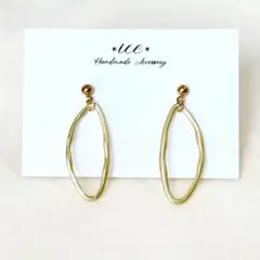 1028◆マットゴールド　変形雫　シンプル大ぶり　ハンドメイドピアス　イヤリング