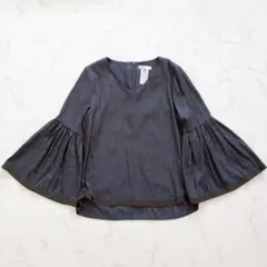 ダブルスタンダードクロージング　ベルスリーブ　Vネックブラウス　紺