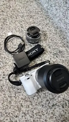 【緊急値下】SONY α6000 ホワイト ミラーレス一眼 本体 レンズセットのサムネイル