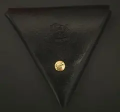イルビゾンテレザー三角形コインケース ブラック　IL BISONTE