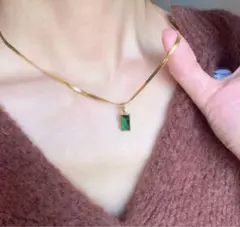 グリーンストーンのシンプルネックレス