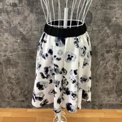 ✨MIIA✨ミーア♡フレアスカート♡花柄♡可愛い♡ホワイト♡グレー(F)