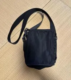 【希少】PRADA ナイロン ショルダーバッグ ブラック サコッシュ　三角ロゴのサムネイル