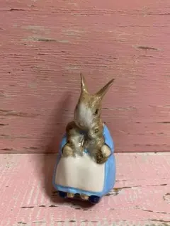 フィギュリン 置物