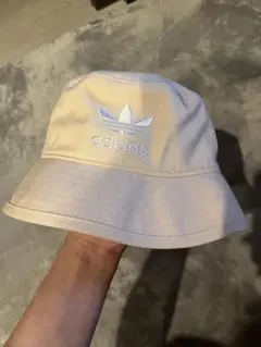 adidas トレフォイル バケットハット ピンク