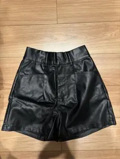 美品 ブラックレザー ショートパンツ
