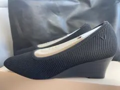 美品！VIVAIA フラット Vカット ニット 23.5 黒 パンプス スクエア
