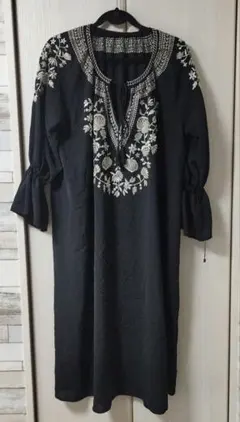 刺繍入りLAVEANGE　ロングワンピース黒　３Ｌ