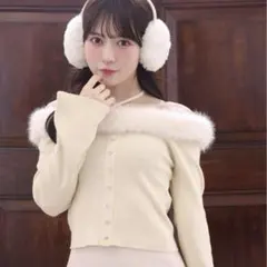 ナイスクラップ オフショルフェイクファーニット　アイボリー