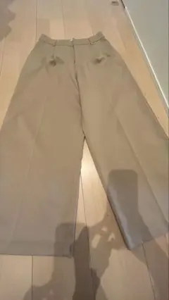 ベージュ ワイドパンツ 前ポケット付き