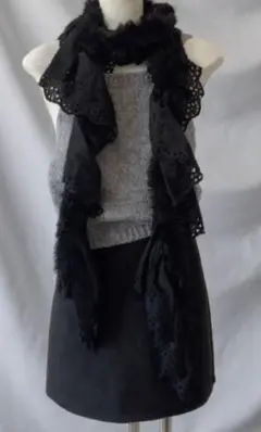 黒色の フリル刺繍ラビットファー ロングストール