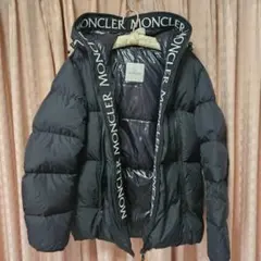 MONCLER ダウンジャケット ブラック フードロゴのサムネイル