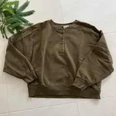 GAP オリーブ色 ボタン付きスウェット