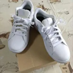 新品 未使用 NIKE ホワイト スニーカー 23.5cm(送料込み)のサムネイル