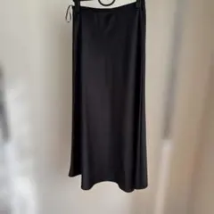 ユニクロ　サテン調スカート　S ブラック