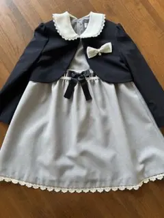 セーラー襟付きグレーとネイビーのドレス