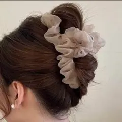 バンスクリップ サテン ベージュ ヘアクリップ まとめ髪 フリルのサムネイル