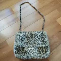 ヒョウ柄ファーショルダーバッグ