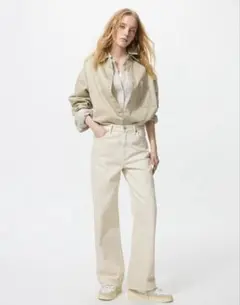 ユニクロ　ワイドストレートジーンズ　ベージュ　25