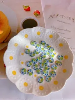 ⑥可愛い花柄2穴貝ボタン　30個　ハンドメイドパーツ素材