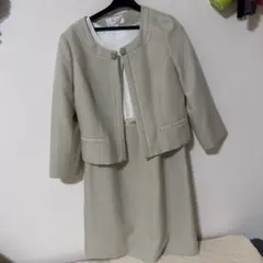 フォーマルセットアップ ベージュ レース付き