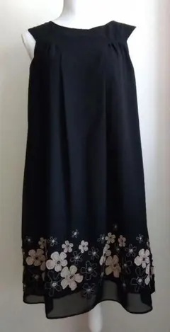 極美品※ホコモモラ/黒 フラワー刺繍 ワンピースのサムネイル