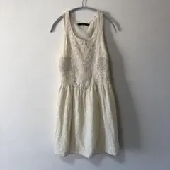 ZARA TRAFALUC♡ワンピース　刺繍　花柄　レディース　Sサイズ