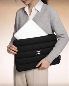 Chanel ブラック ラップトップバッグ