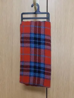 UNIQLO チェック柄 マフラー レッド系のサムネイル
