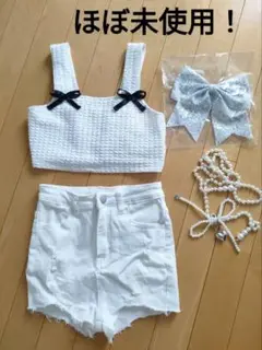 ホワイトクロップトップとショートパンツセット