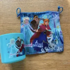 【新品未使用】アナと雪の女王 子ども用コップと巾着袋セット