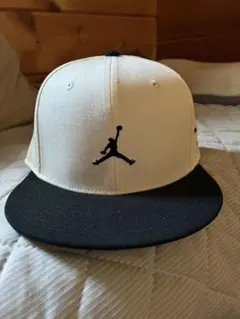 NIKE JORDAN ベースボールキャップ ホワイト ブラックのサムネイル