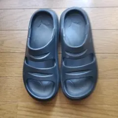 PUMA 厚底サンダル ブラックのサムネイル