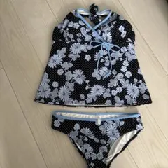 セパレート水着 黒地 花柄 1のサムネイル