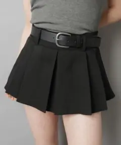 黒のプリーツミニスカート ベルト付き