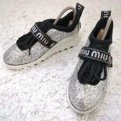 美品 MIUMIU グリッター ロゴ 厚底 スニーカー シルバー 美品 MIUMIU グリッター ロゴ 厚底 スニーカー シルバー - メルカリ