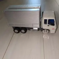 ISUZU GIGA シルバー トラックミニカー