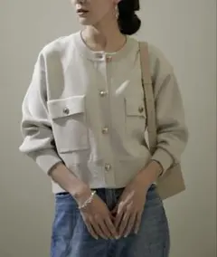 サロンアダムエロペ　メタルボタンクルーネックショートカーディガン